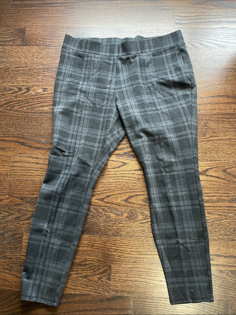 Women’s Black & Gray Plaid Pull-On Pants